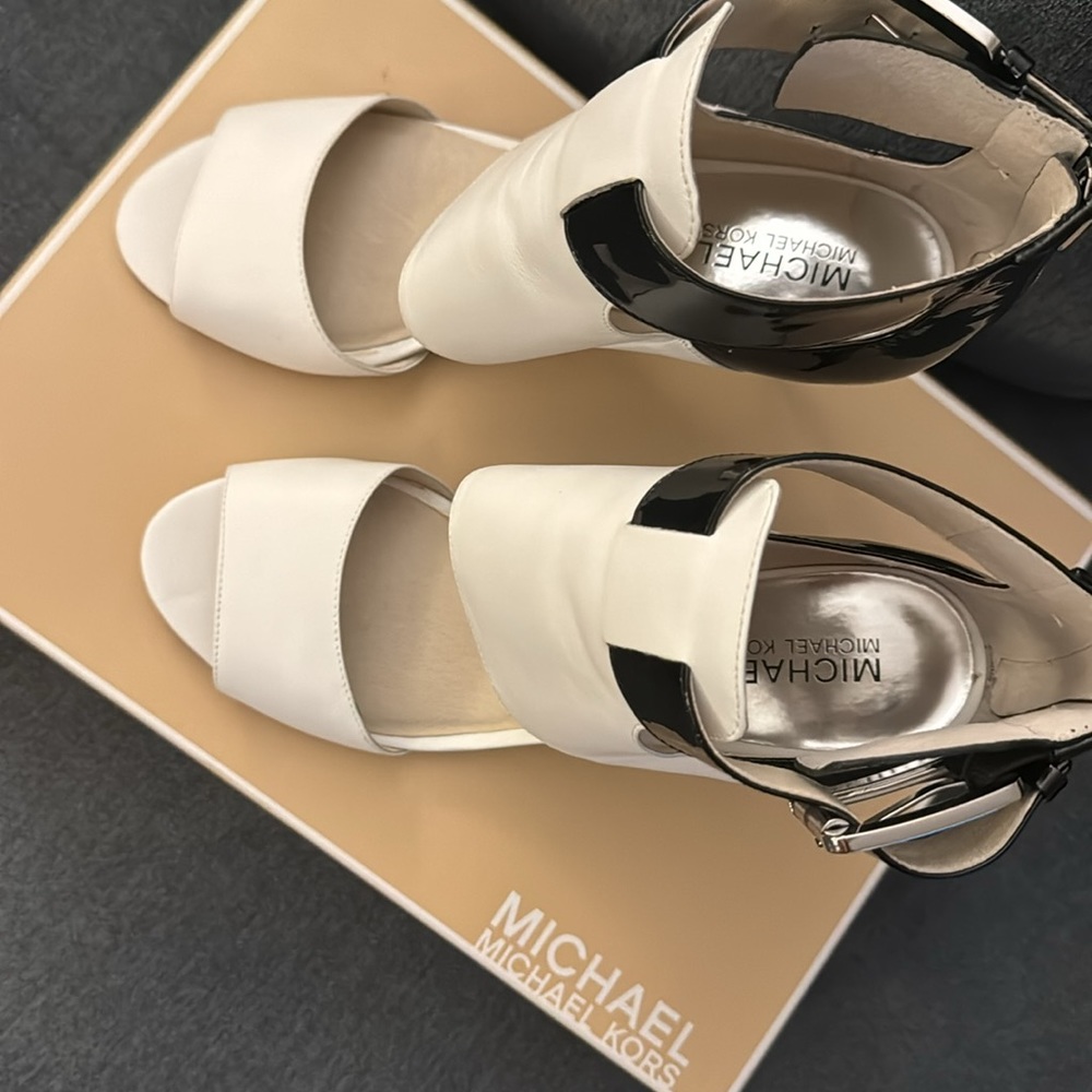 Michael Kors Landon open toe heel - Picture 4 of 10